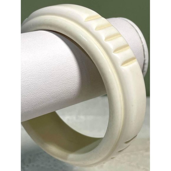 2 Carved LUCITE Textured Bangle Bracelet Women’s Jewelry - Picture 5 of 9